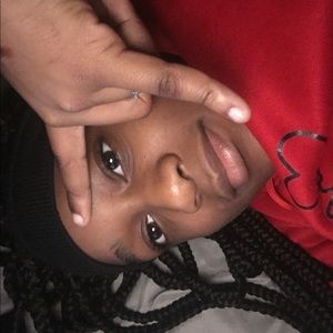 Meet your Posher, Kemyia